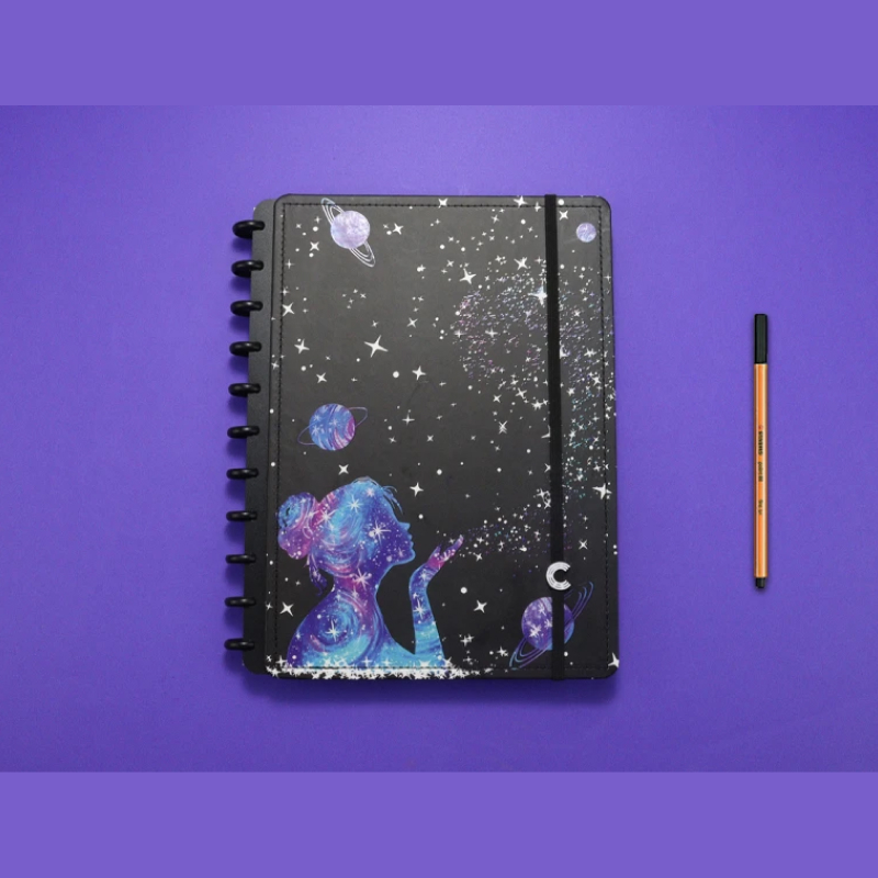 Caderno Inteligente By Gocase Poeira das Estrelas Grande 60 Folhas com Pauta 20 Folhas sem Pauta